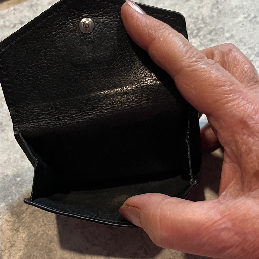 Louis Vuitton Black Wallet with Gold Logo - Picture 11 of 16